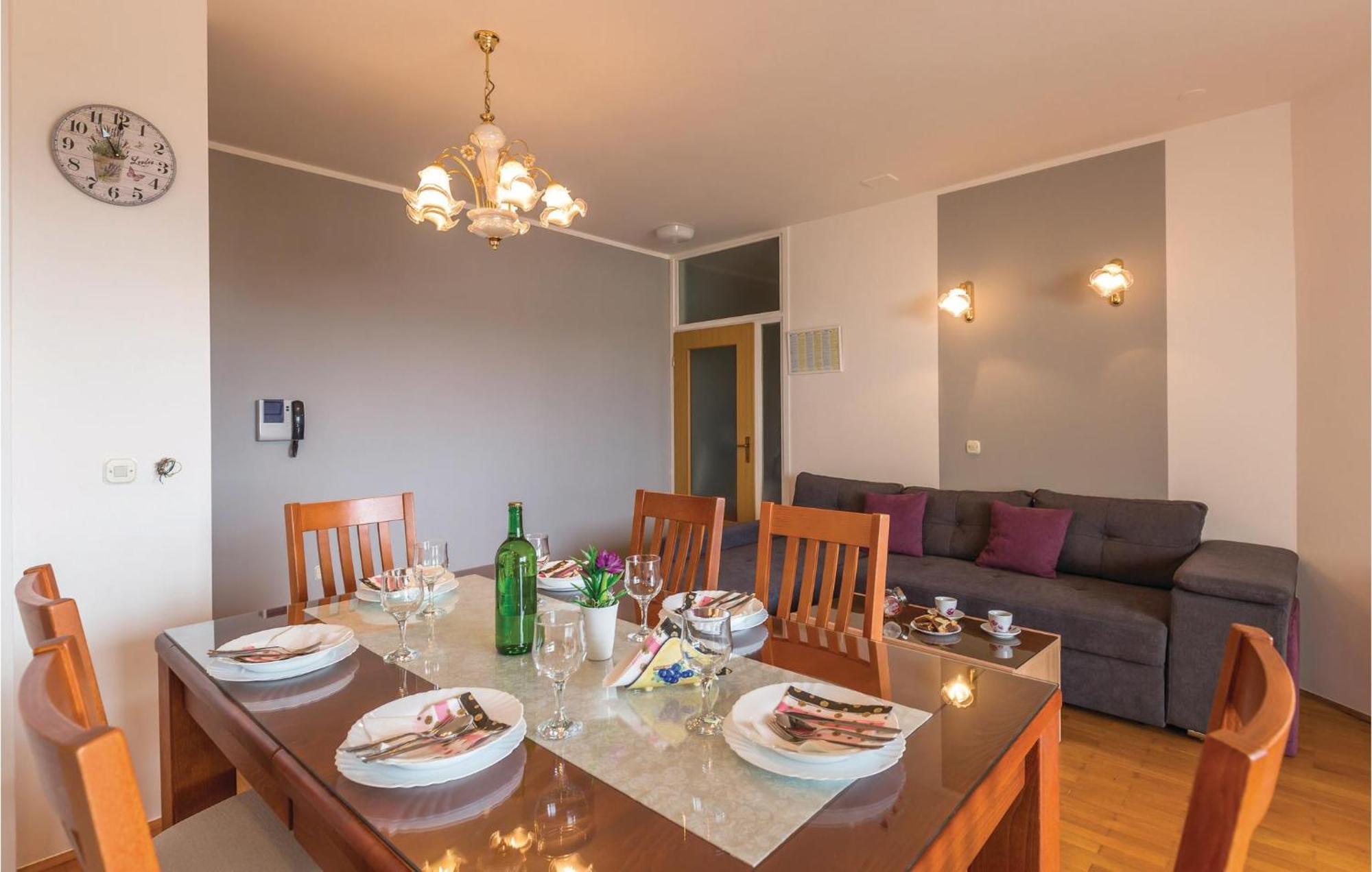 Stunning Apartment In Makarska With Kitchen Exteriér fotografie