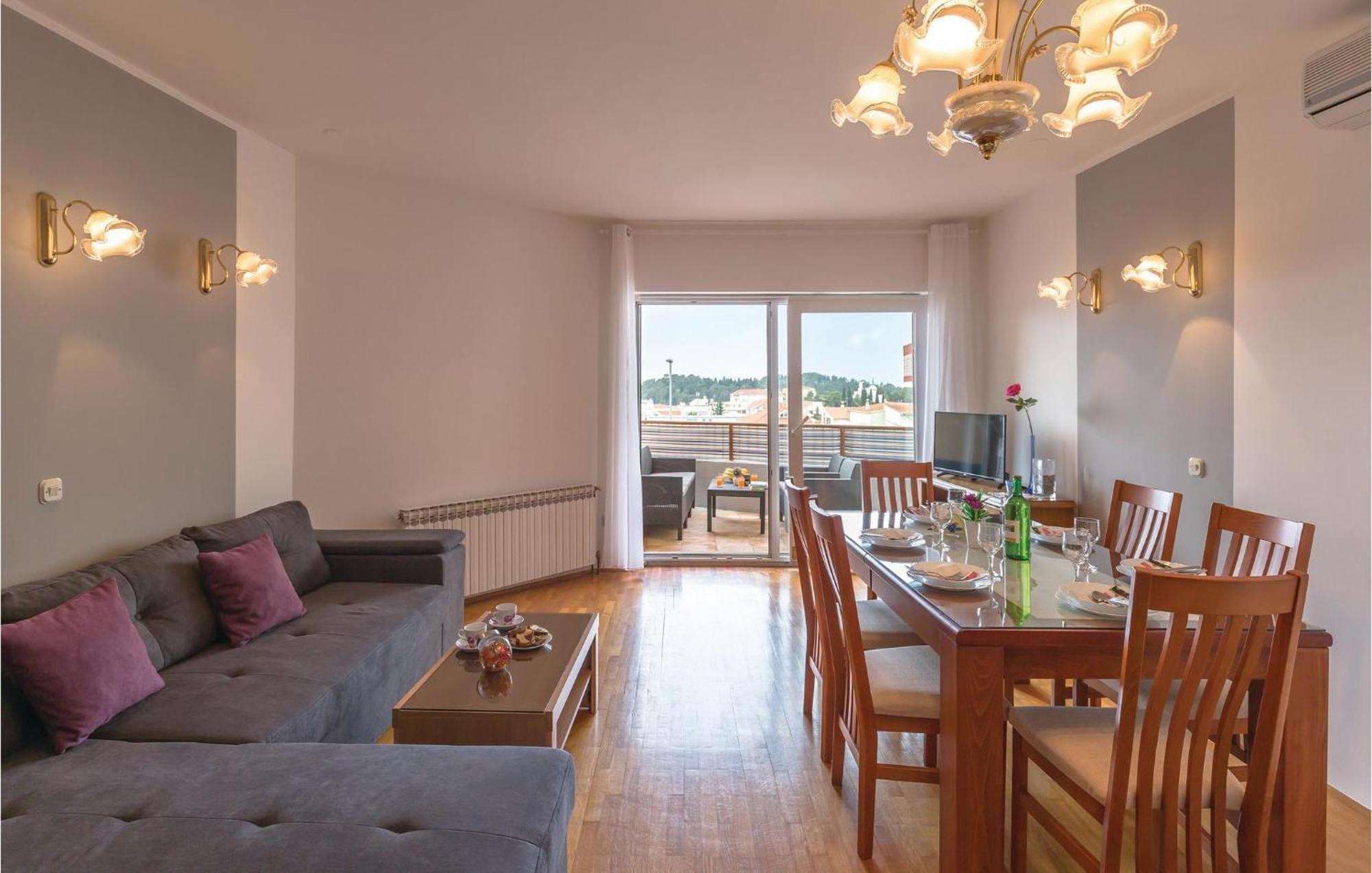 Stunning Apartment In Makarska With Kitchen Exteriér fotografie