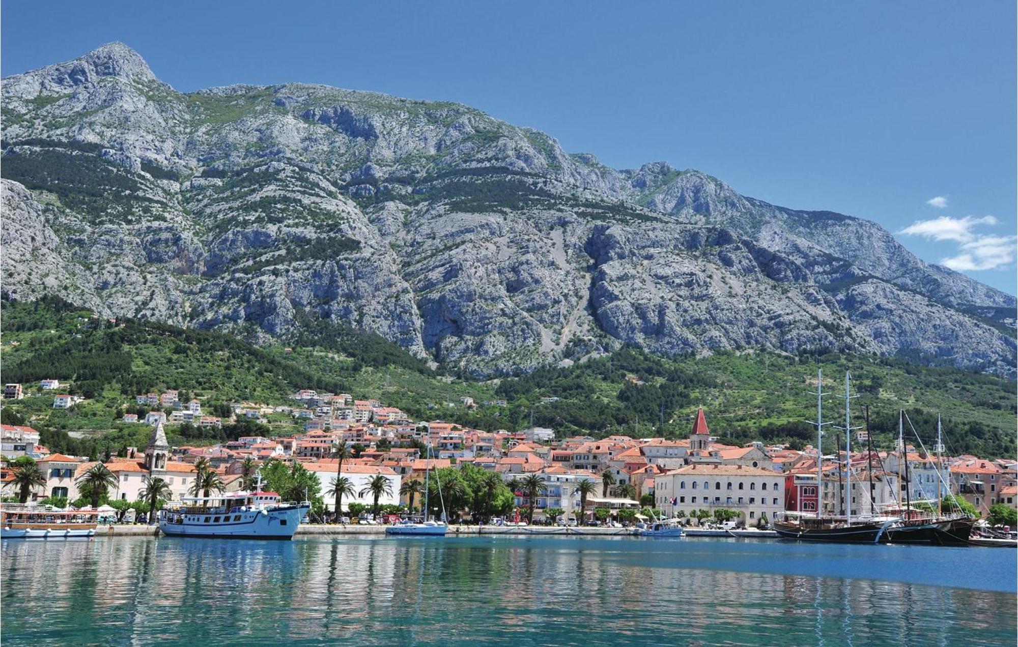 Stunning Apartment In Makarska With Kitchen Exteriér fotografie